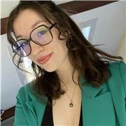 Je suis en Master pour devenir professeure d'anglais dans le secondaire. Je connais les programmes et sait enseigner différents nv